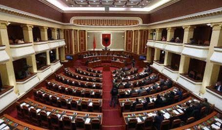 Parlamenti i ri drejt konfigurimit: Politikanet qe u dogjen per shkak te heresit